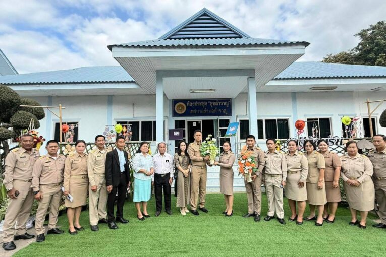 คึกคัก“นายกน๊อต” เข้ารับตำแหน่งวันแรก! ชาวบ้าน แห่!ยินดีแน่น ทต.สำราญ