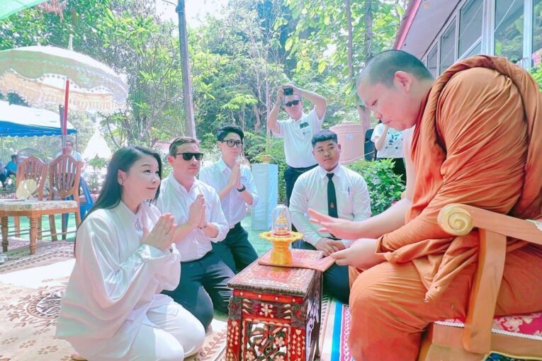 “ดร.อรทัย สันติเมทนีดล” มอบโรงทานมหามงคลวัดป่าอภัยวัน บ้านทุ่ม