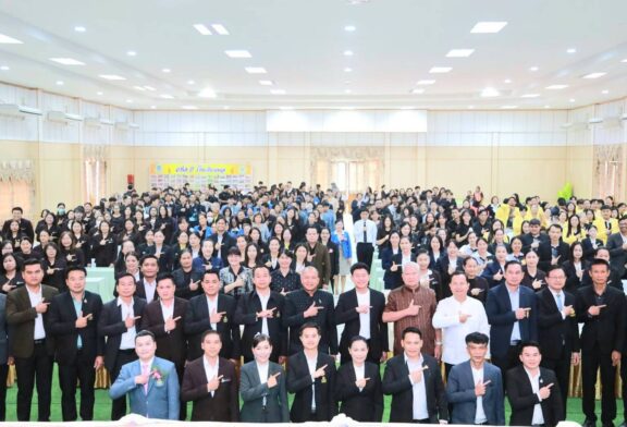 หัวหน้าผู้ตรวจราชการกระทรวงศึกษาธิการ ปั้นเด็กไทยพร้อมแข่งยุคดิจิทัล! ศธ. ลุยเสริมแกร่งผู้บริหารและครูขอนแก่น สู่วิถีการเรียนรู้ยั่งยืนปั้นเด็กไทยพร้อมแข่งยุคดิจิทัล!