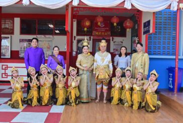 อลังการทั้งโรงเรียน! ผอ.อนุบาลขอนแก่น นำทีมแต่งชุดวรรณคดีไทย วันสุนทรภู่ 69 ปลุกกระแสรักภาษาไทย